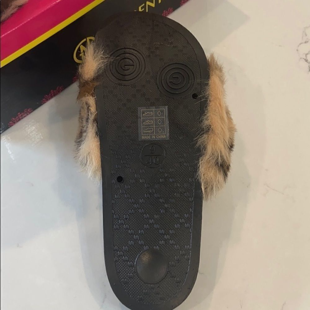 ‎Faux Fur Leopard Slides NWT - image 2